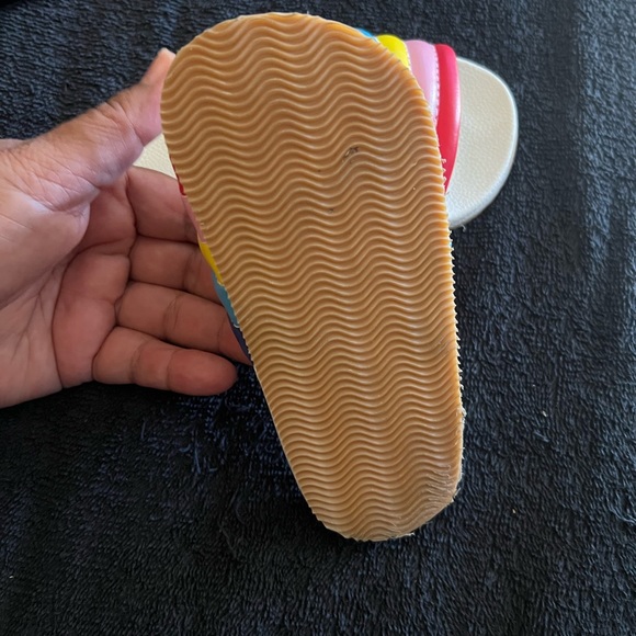 Sandals size 6/7 toddler! - Picture 5 of 10